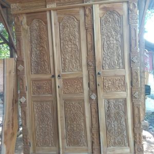 Pintu Klasik Ukir Kudusan