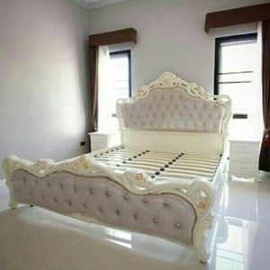 Tempat Tidur Baroque Premium