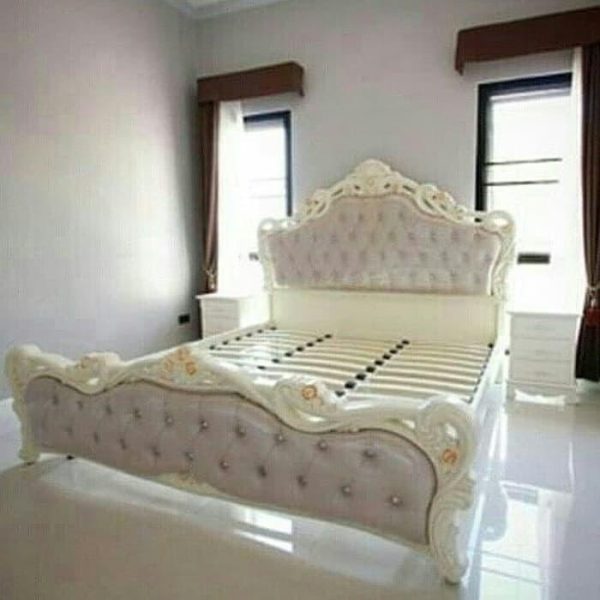 Tempat Tidur Baroque Premium