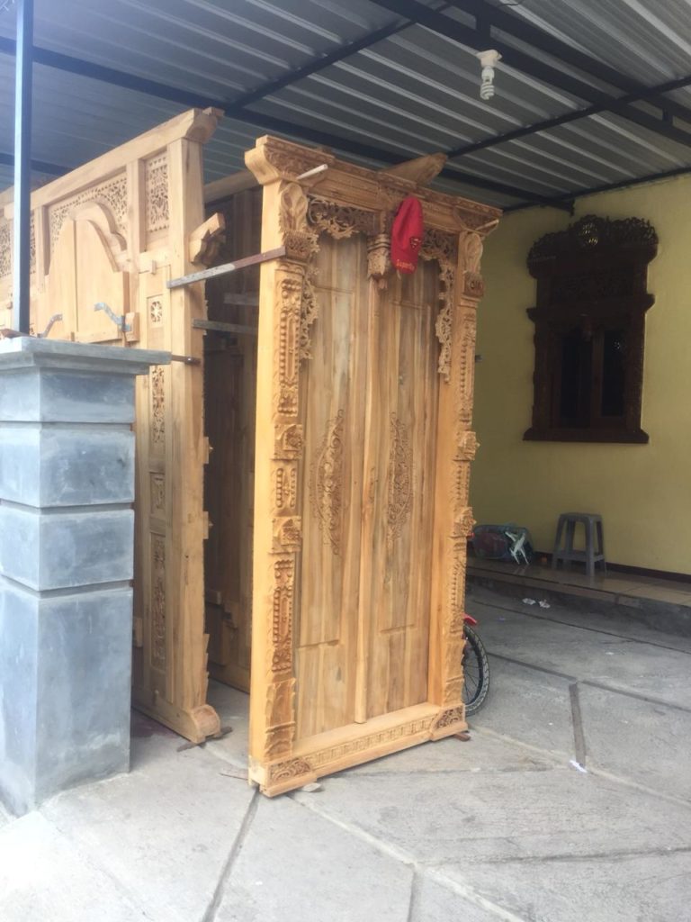 Gebyok Pintu Ukir Minimalis