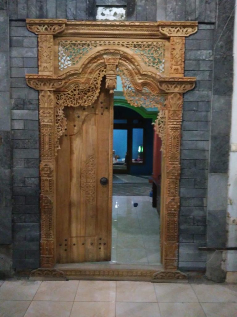 Pintu Gapura Gebyok Jepara Ukir