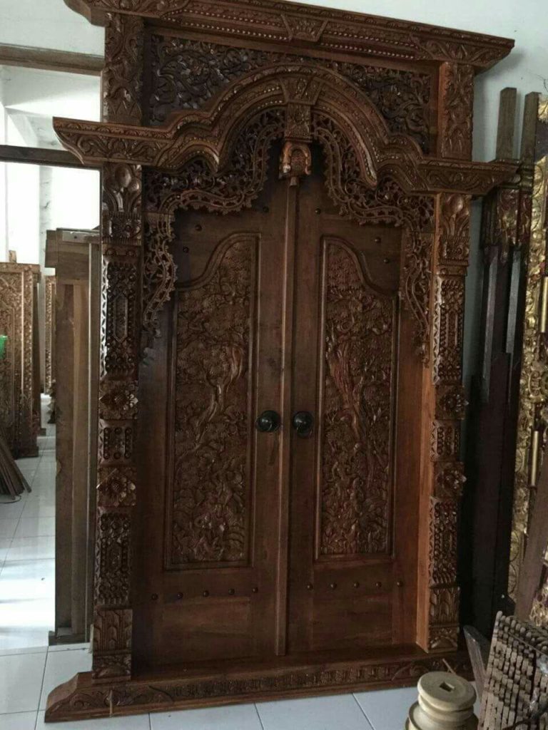 Pintu Ukir Gebyok Penuh Jepara